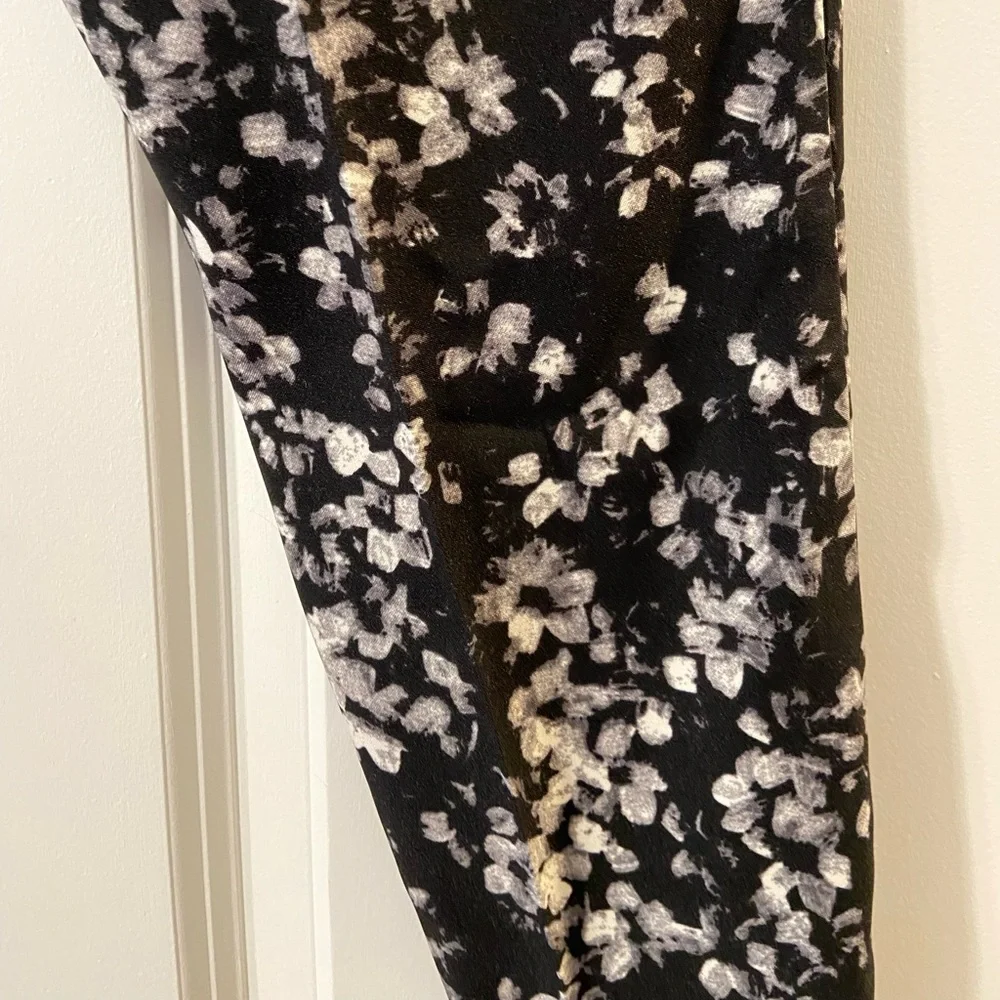 Ann Taylor Petite Black & Grey Floral Straight Leg Dress Pants - Size 10P - Picture 2 of 4